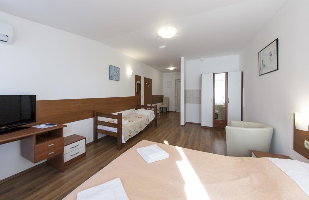 Apartments And Rooms Liburnija Opatija Exterior photo
