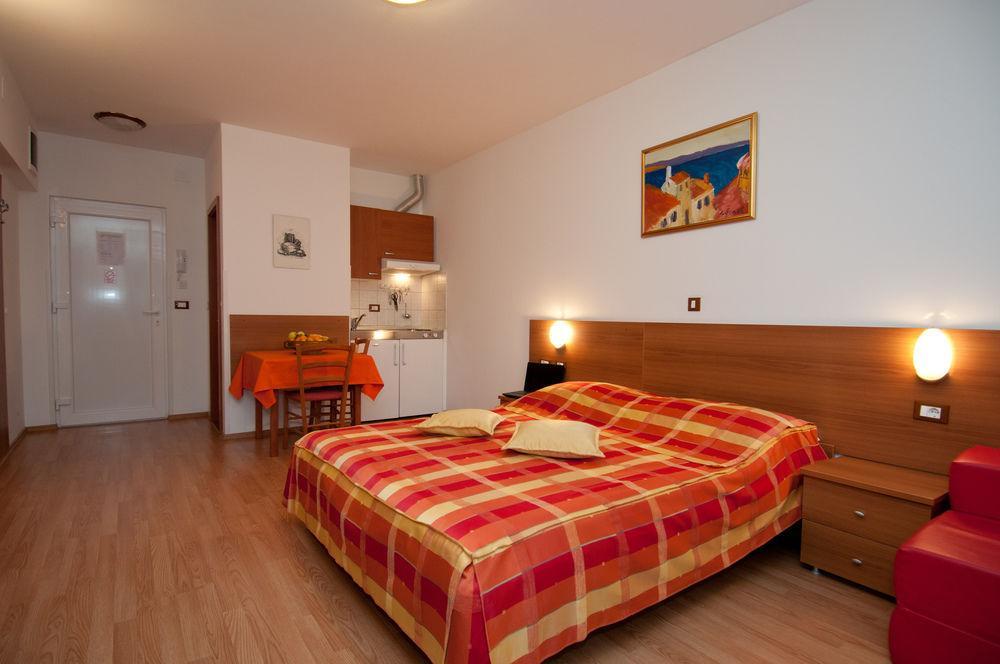 Apartments And Rooms Liburnija Opatija Exterior photo