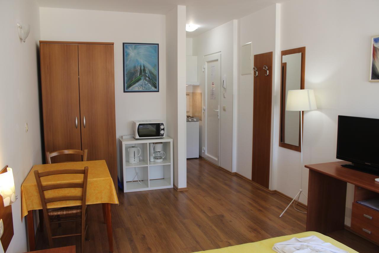 Apartments And Rooms Liburnija Opatija Exterior photo